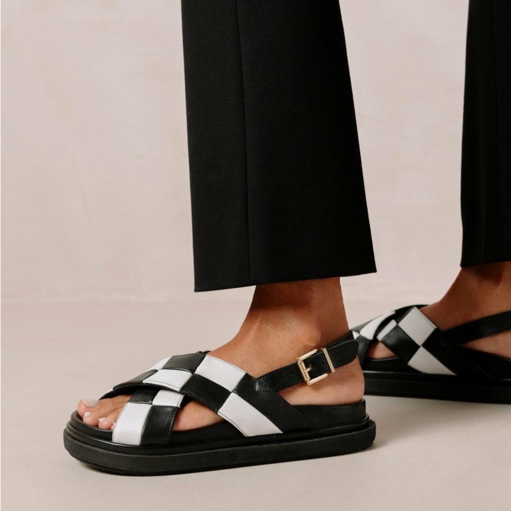 ALOHAS Criss Cross Sandal
